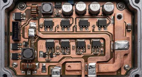Heavy copper PCB for automotive power modules, EV inverters, and onboard chargers