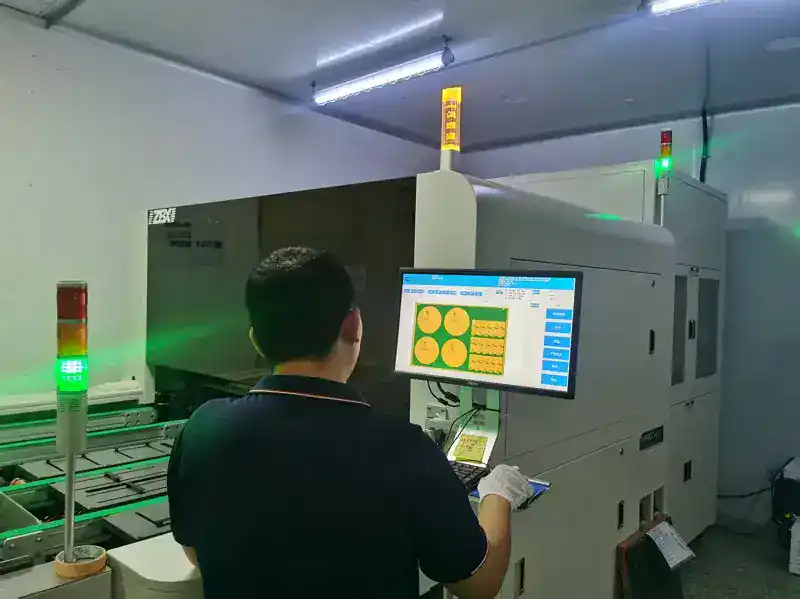Automated optical inspection equipment checking multilayer PCB inner-layer integrity